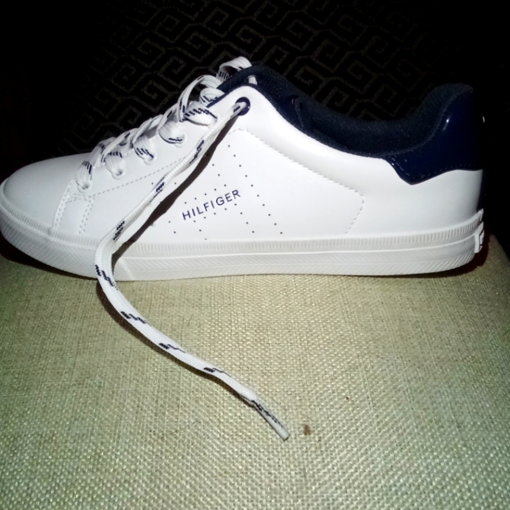 Tommy Hilfiger sneakers 8 1/2